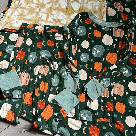 Kiki & Lulu bamboo blanket and two piece pajama bundle - Picture 2 of 3